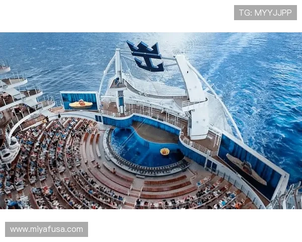 海上皇宫真人娱乐：沉浸在海上皇宫的奢华氛围中，体验最真实的真人娱乐互动乐趣